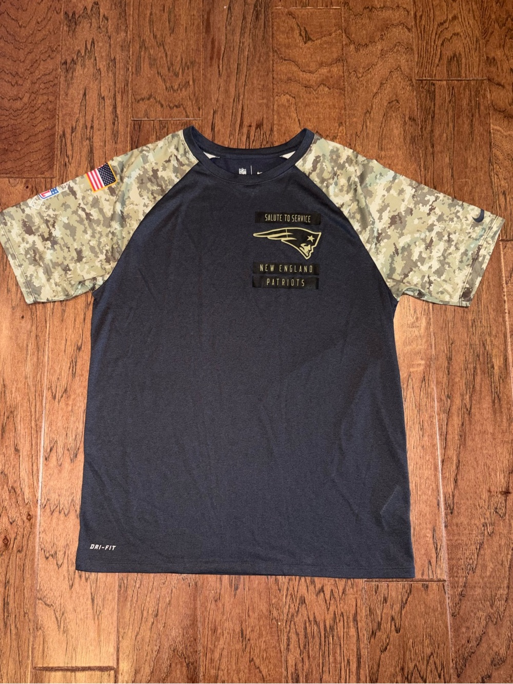 New England Patriots Nike Camo Anthracite Salute to Service Raglan T-Shirt sz L